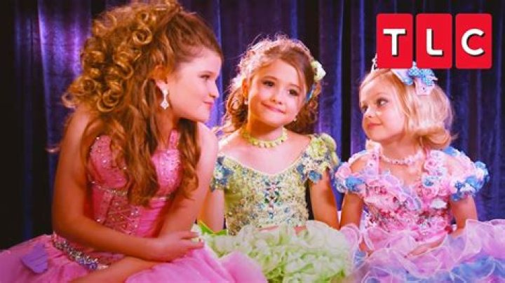 'Toddlers & Tiaras' Recap: Two Sisters Compete Against Each Other & 2-Year-Olds Freeze Up On Stage