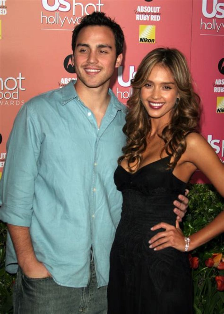 10 Of The Hottest Brothers & Sisters On TV – Hollywood Life