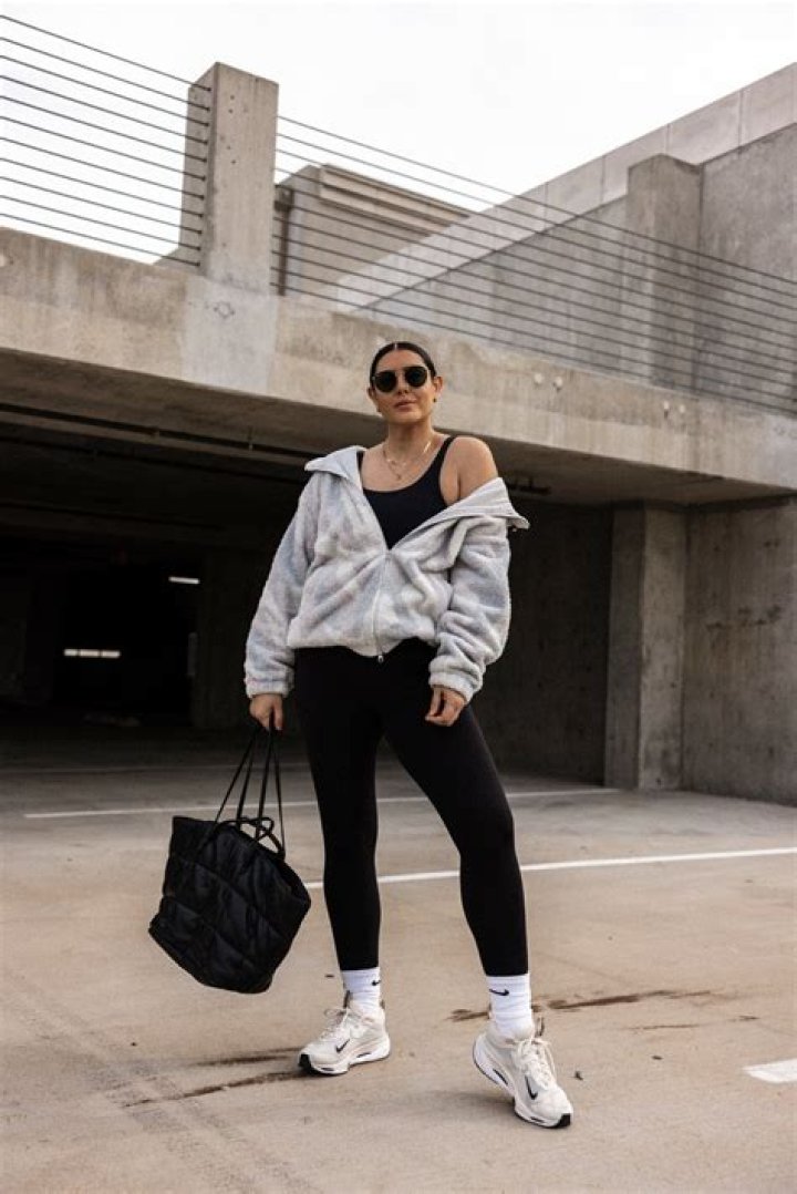 15 Stars In Sneakers With Leggings, Jeans & Workout Looks At Home