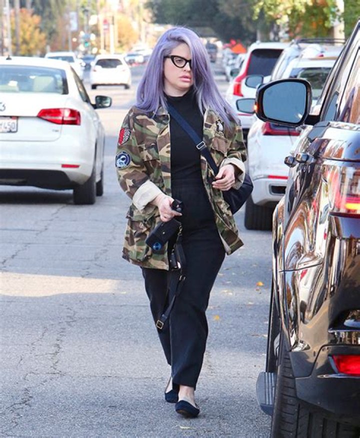1st Photos Since Giving Birth – Hollywood Life