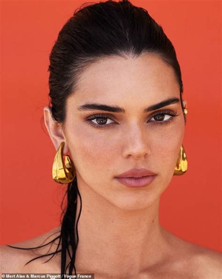 20 Swimsuit Queens Of 2019: Sofia Richie, Kendall Jenner & More Shine In One-Pieces & Bikinis