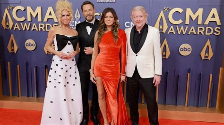 2016 CMAs Red Carpet Photos — See The CMA Awards Arrivals