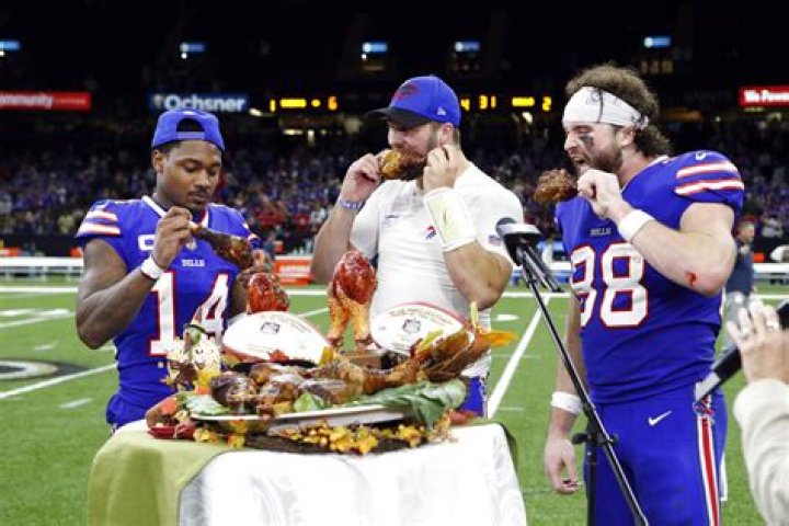 2016 Thanksgiving NFL Games — Highlights & Halftime Pics