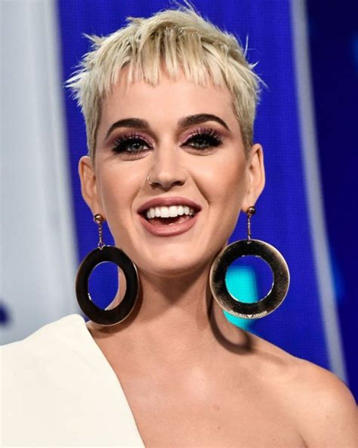 2017 Video Music Awards Style — Best Hair & Makeup On The VMA Red Carpet