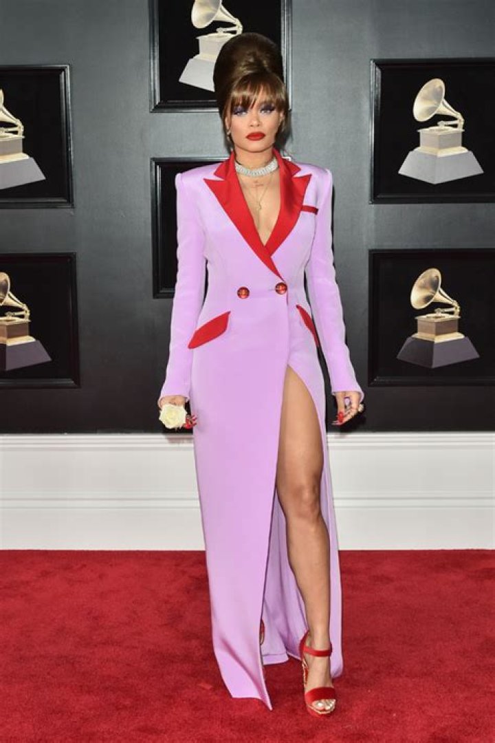 2018 Grammy Awards: Celebs Wear Roses For ‘Times Up’ Movement