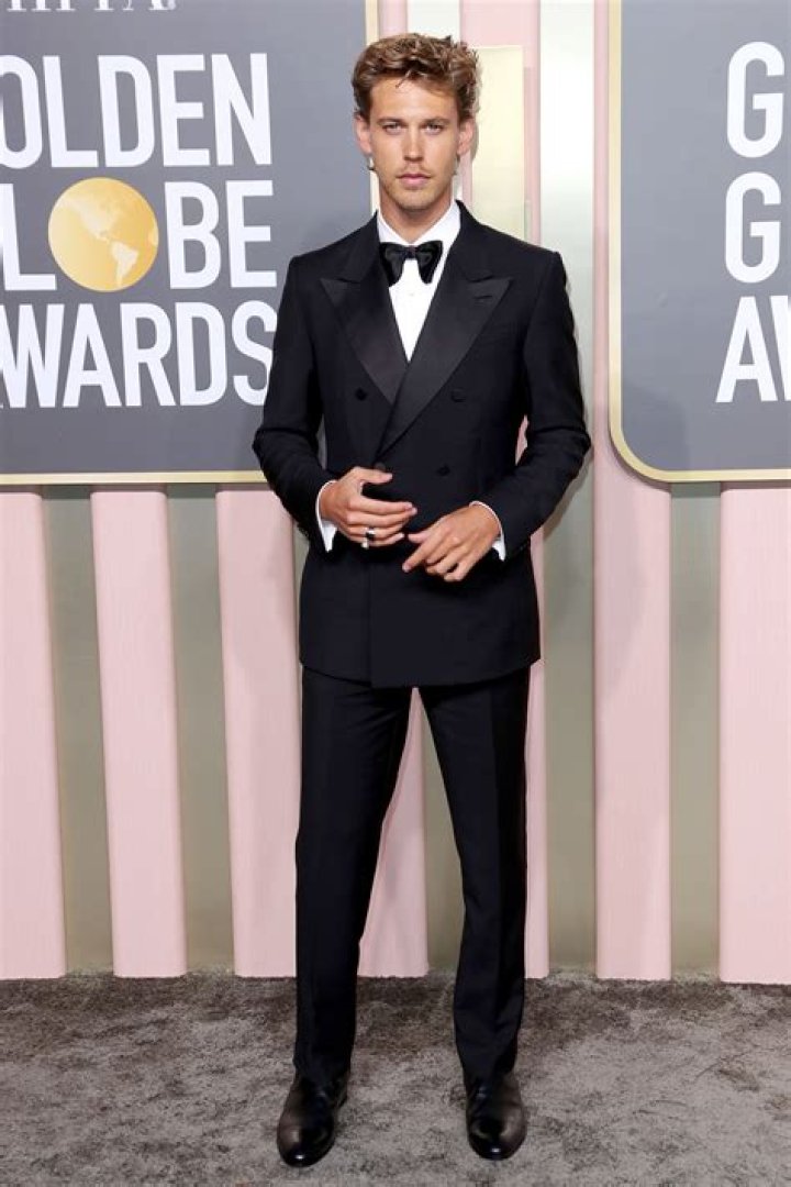 2018 Kids’ Choice Awards Men’s Fashion — See Red Carpet’s Hottest Hunks