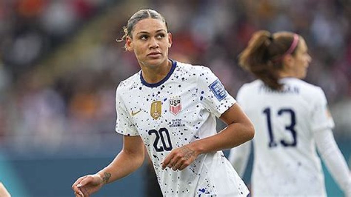 5 Things About Dennis Rodman’s Soccer Star Daughter – Hollywood Life