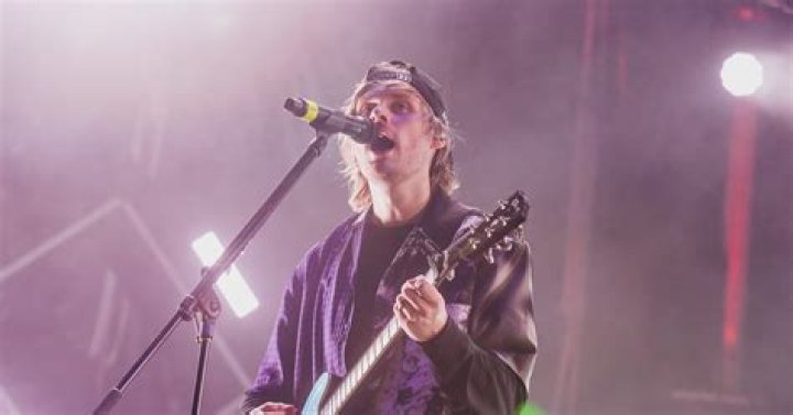 5SOS’s Michael Clifford Expecting 1st Child With Wife Crystal Leigh: ‘Filled With Excitement’