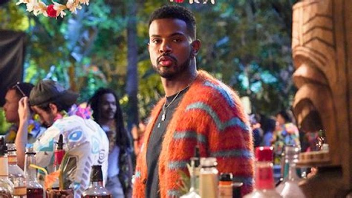 Aaron Breaks Up With Zoey Over Luca — Season 4 Interview – Hollywood Life
