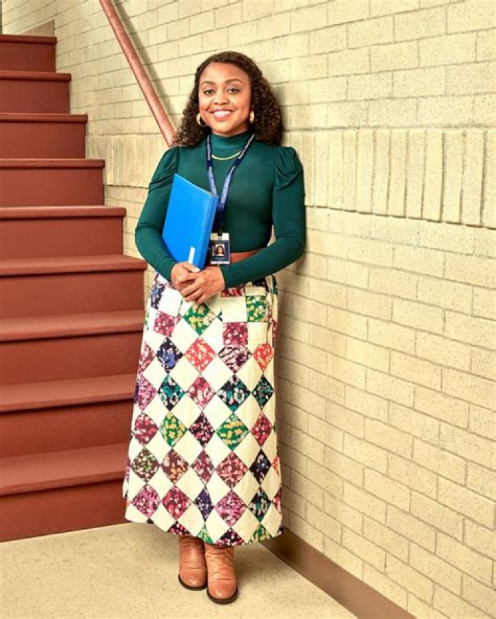 ‘Abbott Elementary’ Star Janelle James Teases ‘Popular’ Season 2 Cameo – Hollywood Life