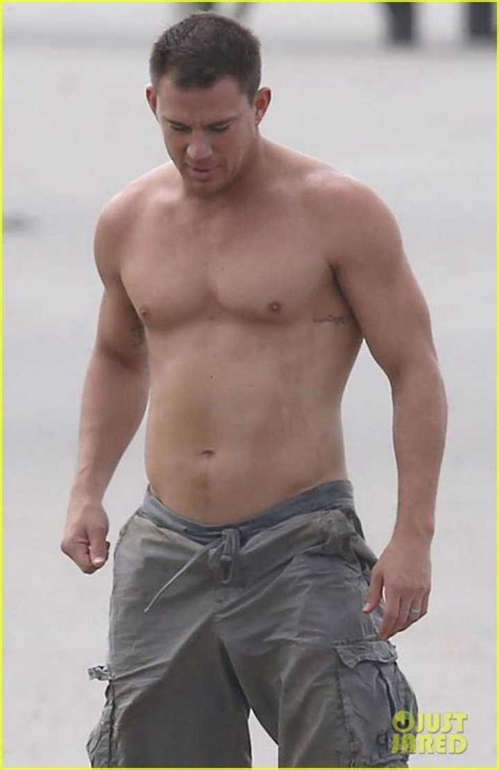 Actor Goes Shirtless, Shows Off Weight Gain In Miami – Hollywood Life