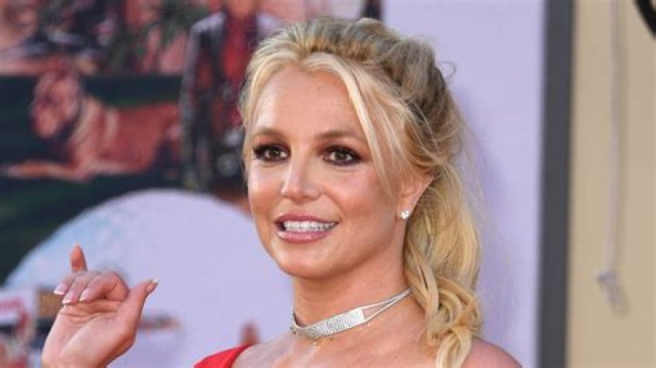 Actress Suffers Nip Slip At Movie – Hollywood Life