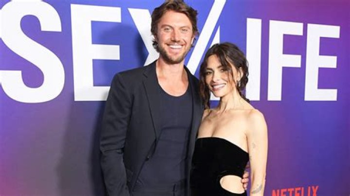 Adam Demos & Sarah Shahi Get Cozy At The ‘Sex/Life’ Season 2 Premiere – Hollywood Life