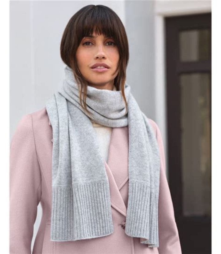 Add Some Flare to Your Look With the Best Cashmere Scarf