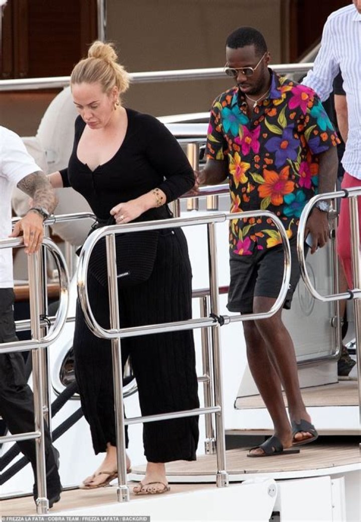 Adele Wears Beach Cover-Up On Vacation With Rich Paul In Sardinia – Hollywood Life