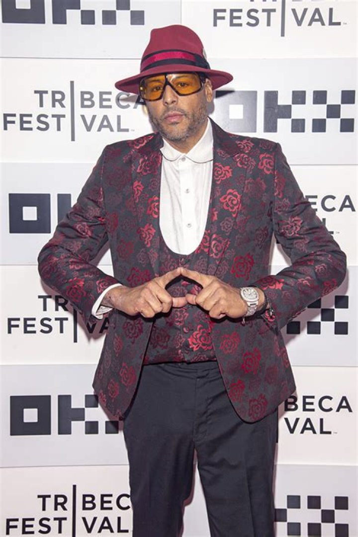 Al B. Sure Confirms Coma & Walks In 1st Photo After Waking Up – Hollywood Life