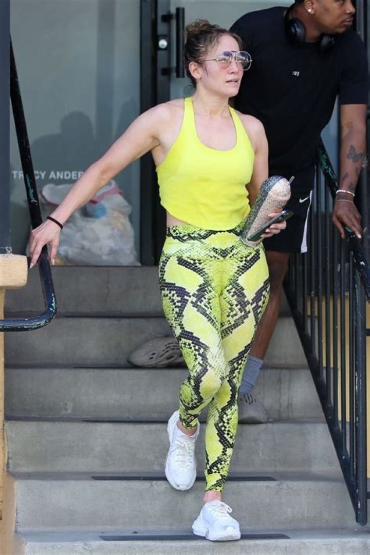 Alex Rodriguez Posts Dancing Video Of Jennifer Lopez In Workout Outfit – Hollywood Life