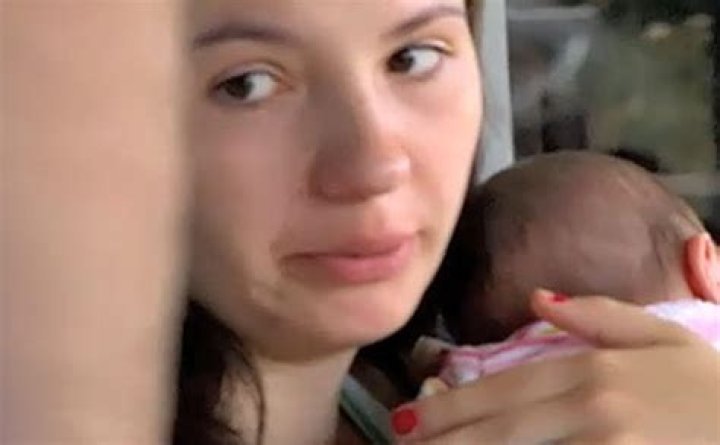 Alex Sekella & Baby Arabella – Hollywood Life