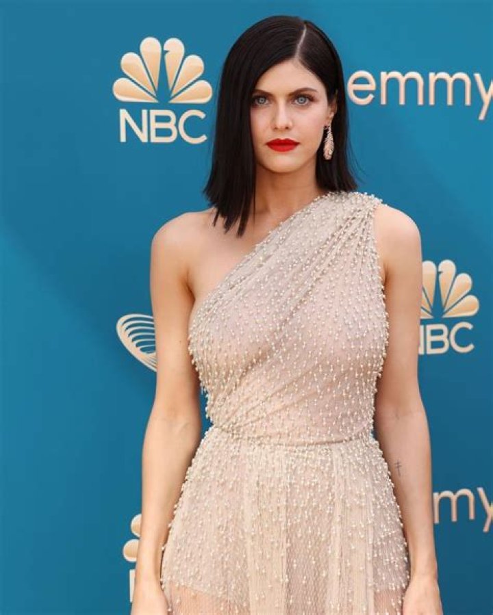 Alexandra Daddario Shows Off Flawless Butt On The Set Of ‘Baywatch’