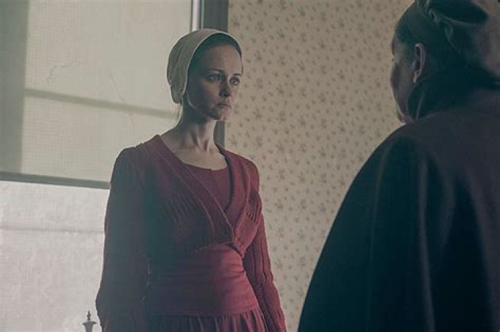 Alexis Bledel Confirms She’s Leaving ‘The Handmaid’s Tale’ – Hollywood Life