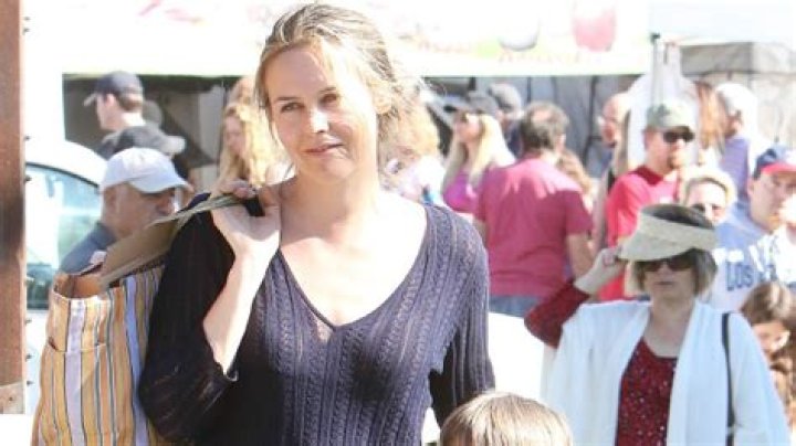 Alicia Silverstone Reveals She & Son Bear ‘Still Sleep Together’ – Hollywood Life