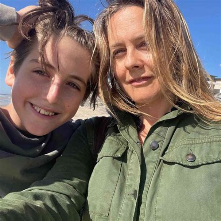 Alicia Silverstone’s Son Cuts His Hair — See Bear’s Before & After – Hollywood Life