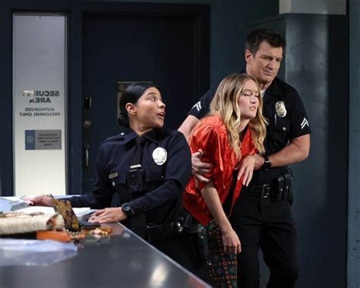 Alison Saves Scott & He Kills The Beast — Season 5 Finale Recap – Hollywood Life