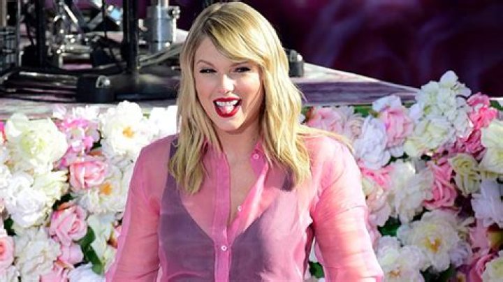 All The References To Her Past Albums – Hollywood Life
