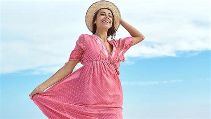 Amazon’s Breeziest Summer Dress Shows Off The Style That’s Everywhere Right Now & It’s On Sale