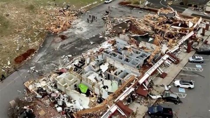 ‘American Idol’s Taylor Hicks Says He ‘Held On For Dear Life’ During Deadly Tennessee Tornado