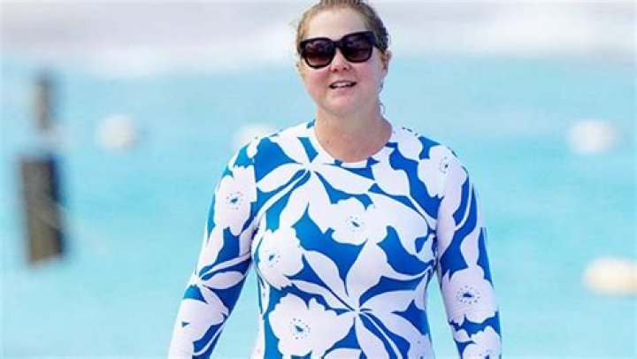 Amy Schumer Rocks Blue Floral Swimsuit In St. Barts: Photos – Hollywood Life