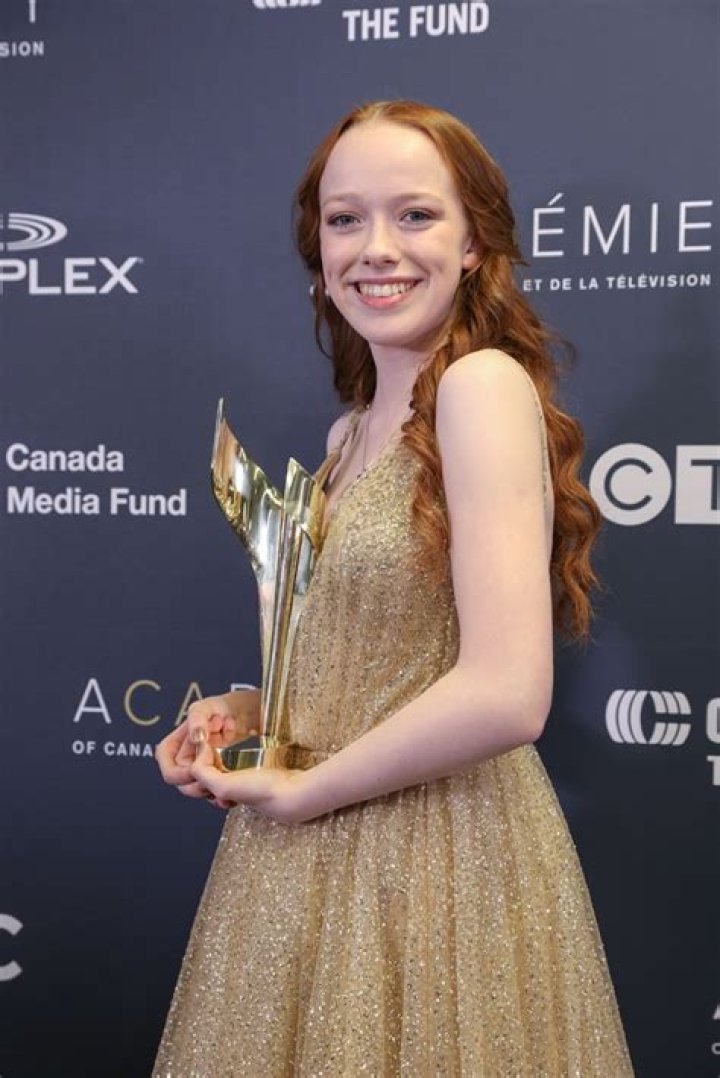 Amybeth McNulty — Pics Of The ‘Anne With An E’ Star – Hollywood Life