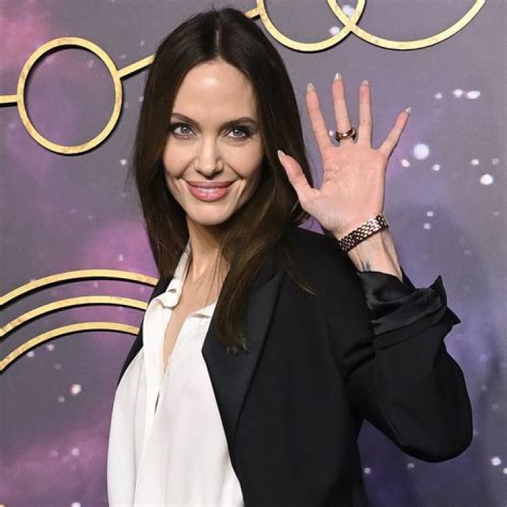 Angelina Jolie Has Tattoos On Fingers & Fans Think It’s For Brad Pitt – Hollywood Life