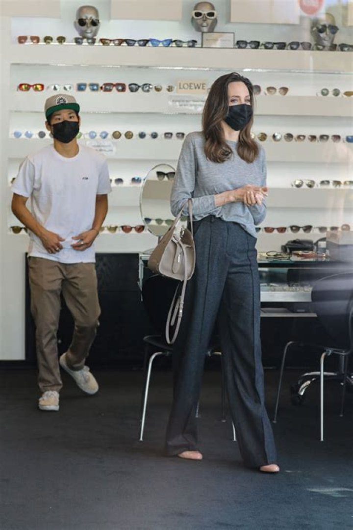 Angelina Jolie & Pax Go Sunglasses Shopping In Beverly Hills: Photos – Hollywood Life