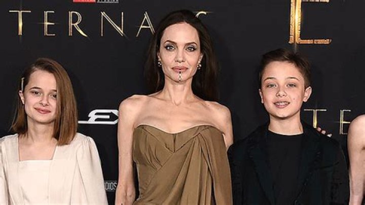 Angelina Jolie ‘Relieved’ Brad Pitt Flew To Italy For Knox & Vivienne – Hollywood Life