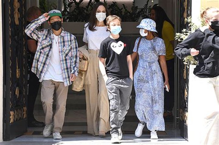 Angelina Jolie’s Daughter Shiloh, 15, Is Taller Than Mom & Siblings As They Stroll Through Paris — Photos