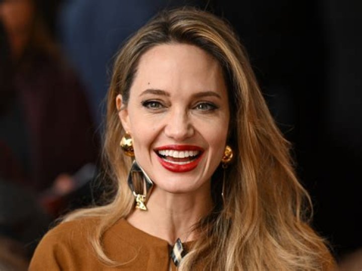 Angelina Jolie’s Sleek & Simple Wedding Makeup — How To