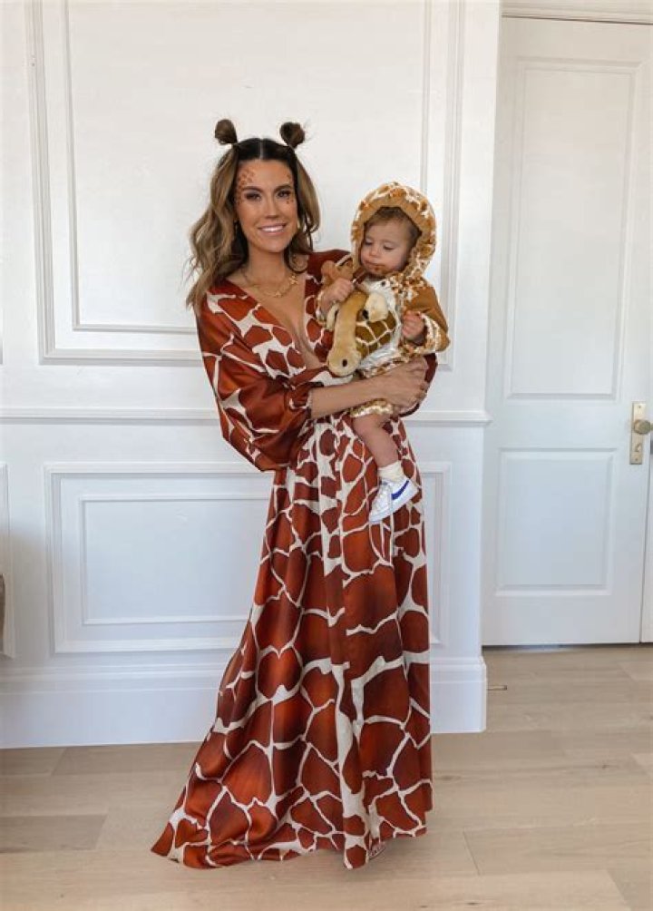 Angelina Jolie Wears Giraffe Halloween Costume In Throwback Photo – Hollywood Life