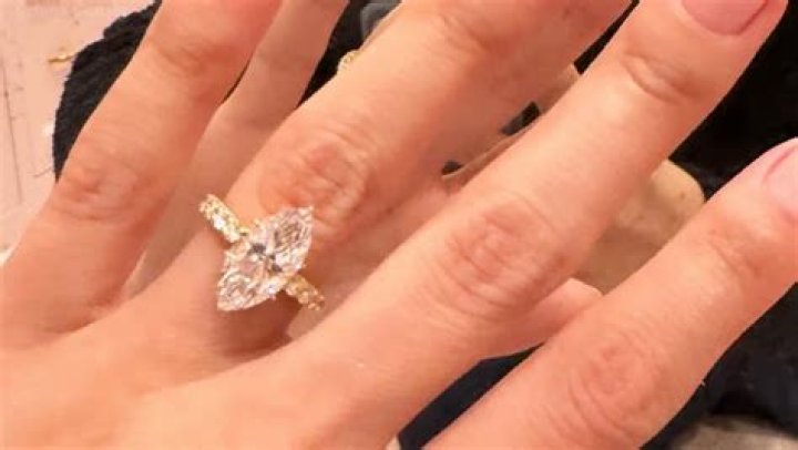 Anna Faris Sparks Engagement Rumors While Showing Off Huge Diamond Ring — See Pics