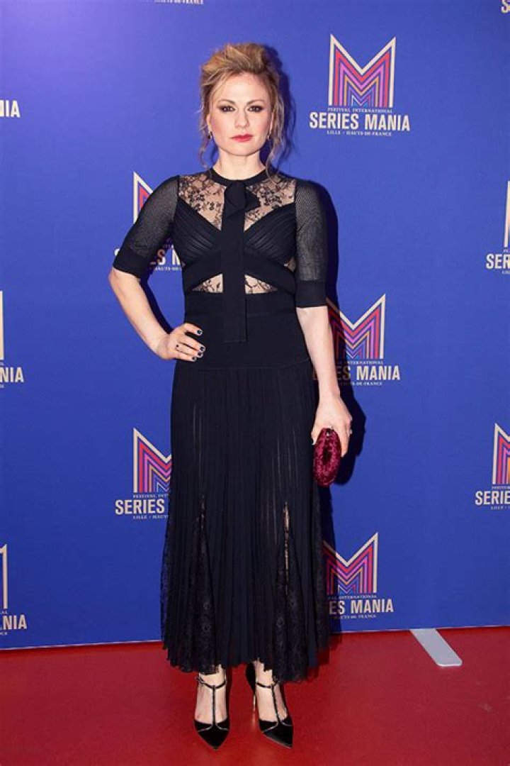 Anna Paquin Responds To Haters & Says She’s A ‘Proud Bisexual’ – Hollywood Life