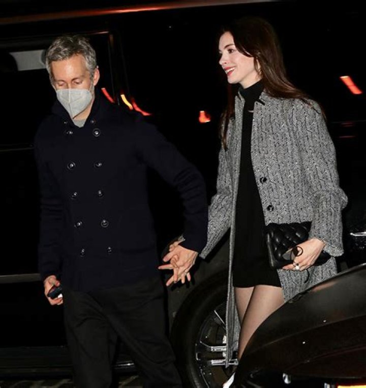 Anne Hathaway Rocks Black Dress With Husband Adam Schulman – Photos – Hollywood Life