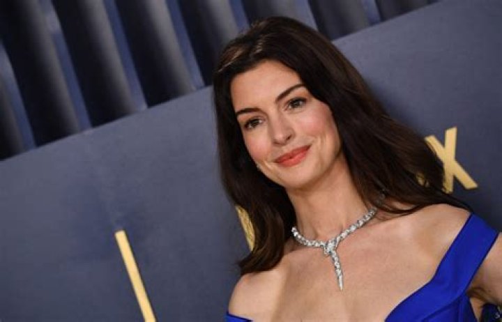 Anne Hathaway Stuns In Makeup-Free Photo After ‘Armageddon Time’ – Hollywood Life