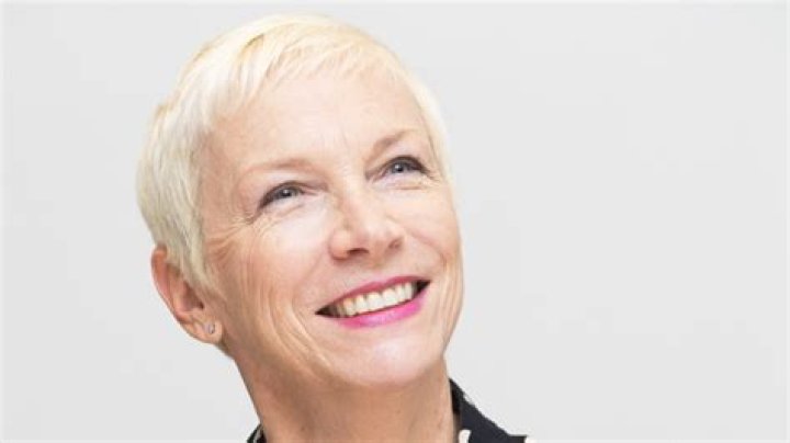 Annie Lennox Posts Selfie & Talks About ‘Aging’ In New Post – Hollywood Life