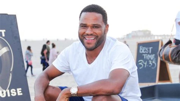 Anthony Anderson Challenges Will Smith’s Dad Bod With Shirtless Pic – Hollywood Life