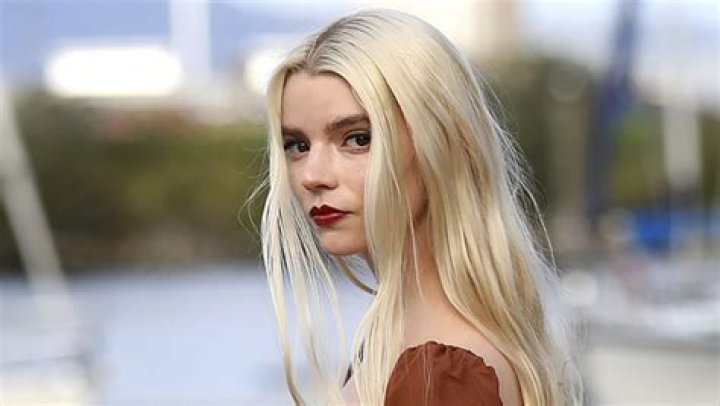 Anya Taylor-Joy Holds Hands With Boyfriend Malcolm McRae In PDA Pics – Hollywood Life