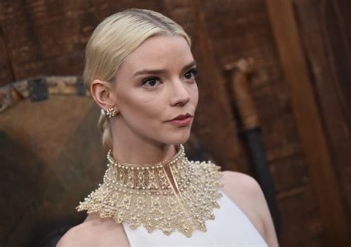 Anya Taylor-Joy — Photos Of The ‘Queen’s Gambit’ Actress – Hollywood Life