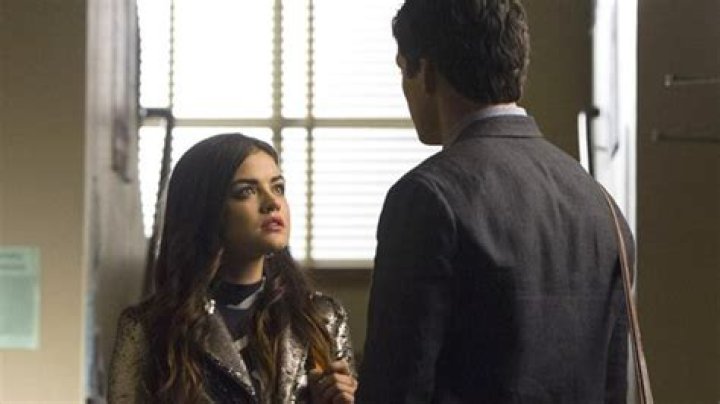 Aria Finds Out About Ezra — Season 4 Episode 20 Recap – Hollywood Life