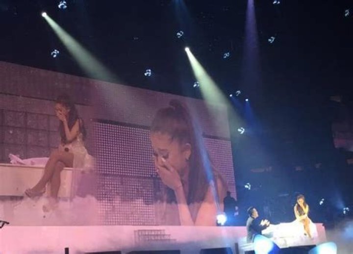 Ariana Grande Bursts Into Tears Singing For Late Grandfather At Concert — Pic