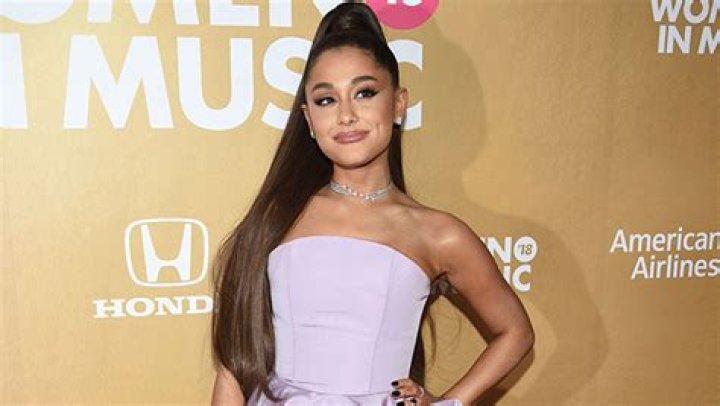 Ariana Grande & Dalton Gomez Smile In Rare Photo Together – Hollywood Life