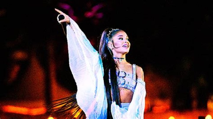 Ariana Grande Reveals She’s Sick & May Cancel Shows – Hollywood Life